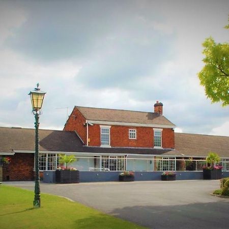Hunters Lodge Hotel Crewe Exteriör bild