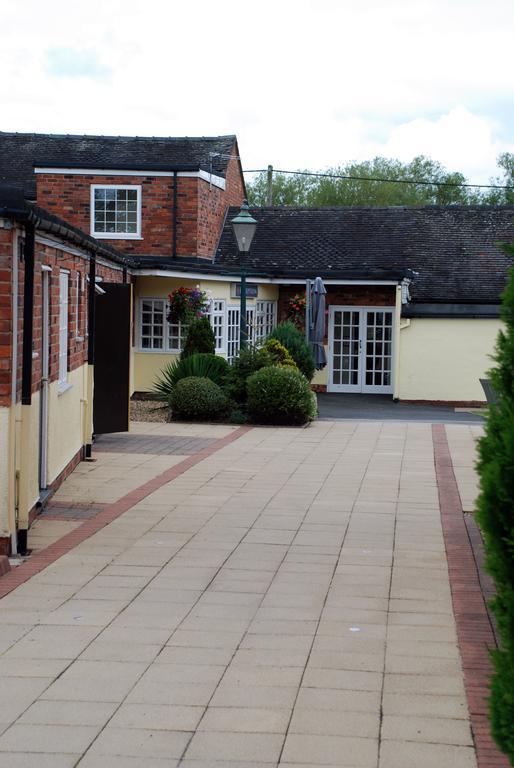 Hunters Lodge Hotel Crewe Exteriör bild