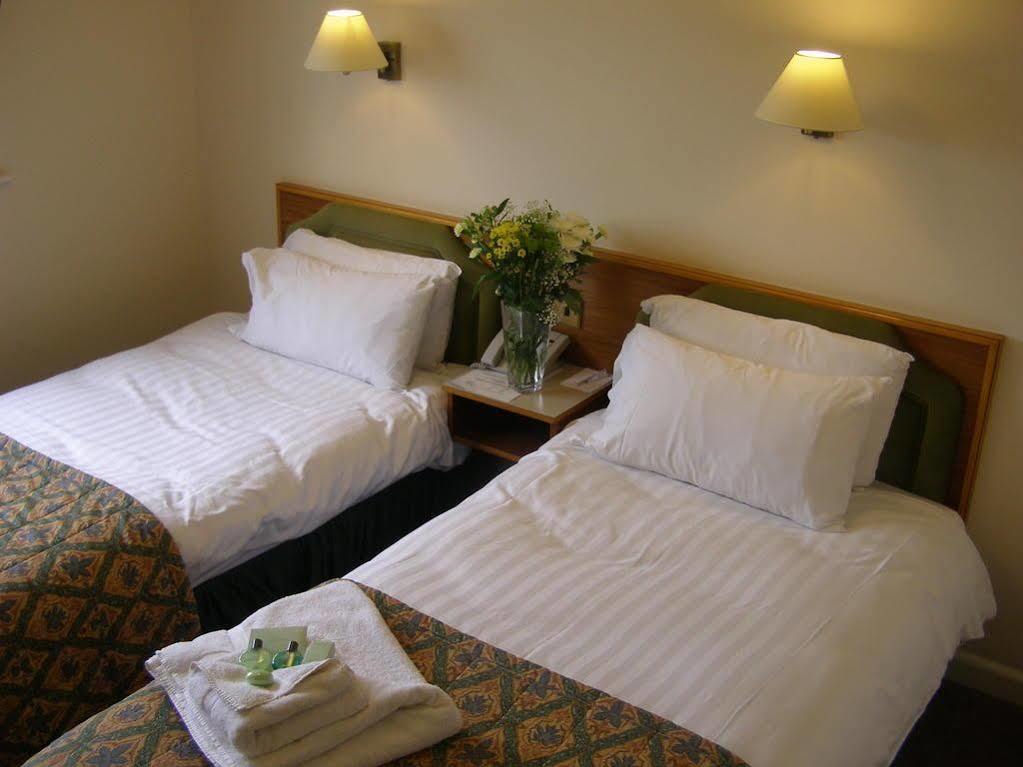 Hunters Lodge Hotel Crewe Exteriör bild