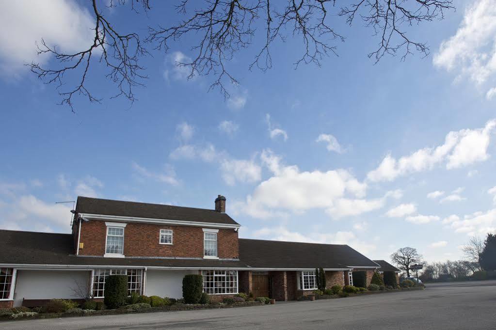 Hunters Lodge Hotel Crewe Exteriör bild