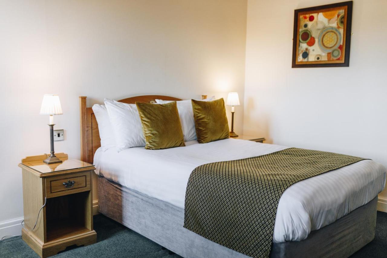 Hunters Lodge Hotel Crewe Exteriör bild