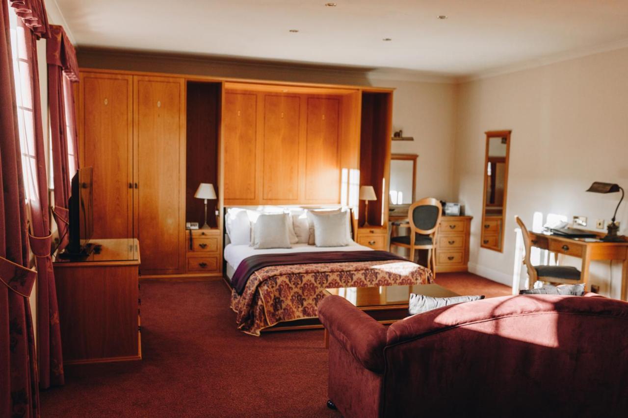 Hunters Lodge Hotel Crewe Exteriör bild