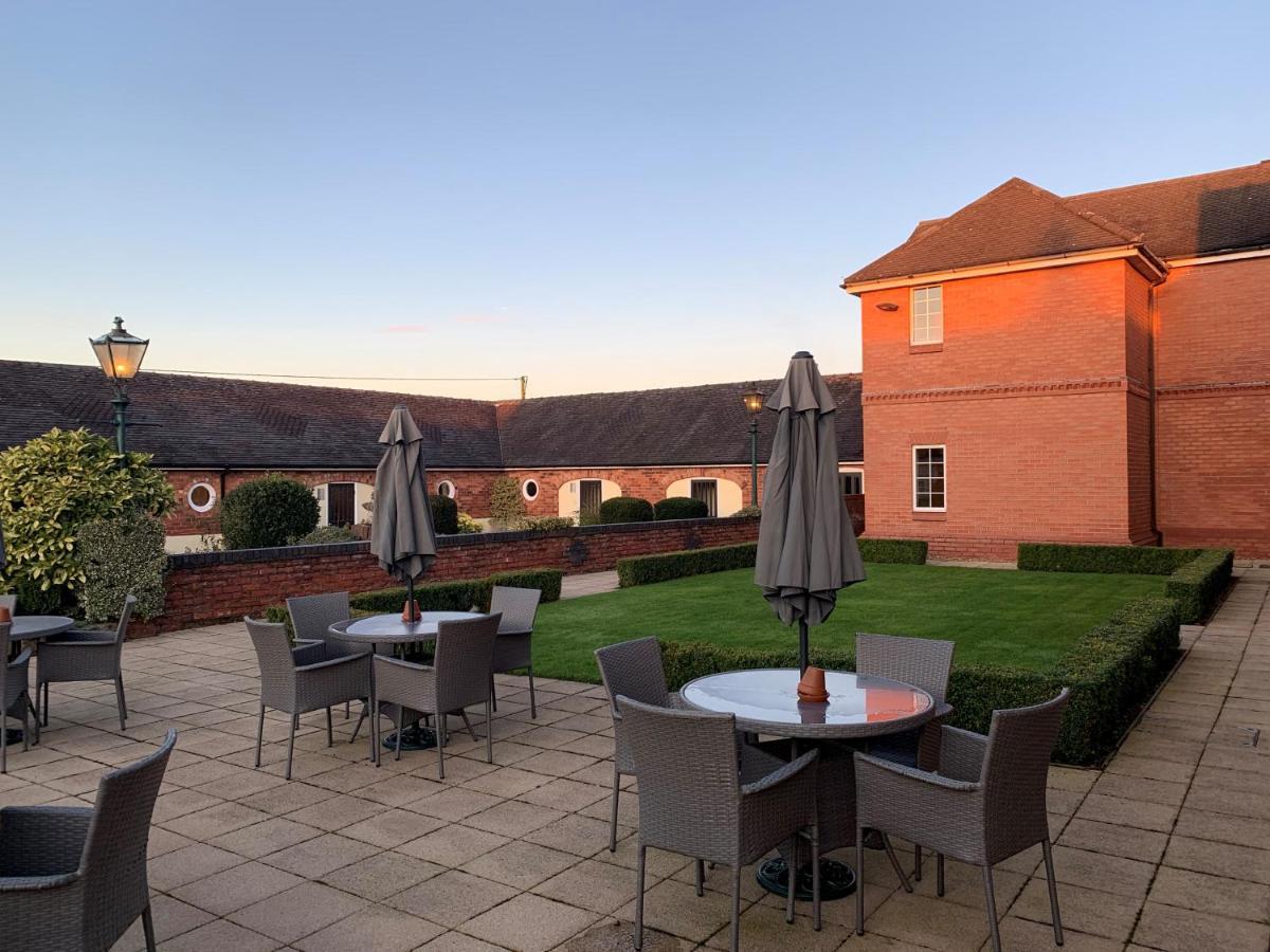 Hunters Lodge Hotel Crewe Exteriör bild